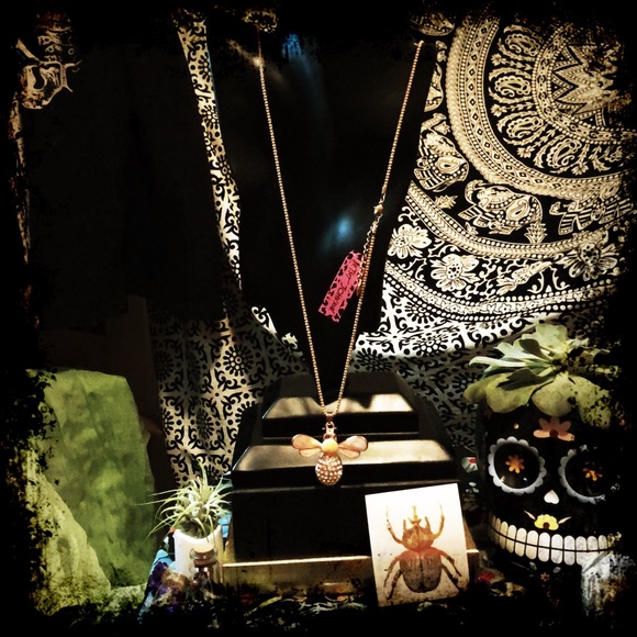 🐝NWT🐝-BETSEY JOHNSON-Rare Long Bee Necklace - Picture 5 of 7